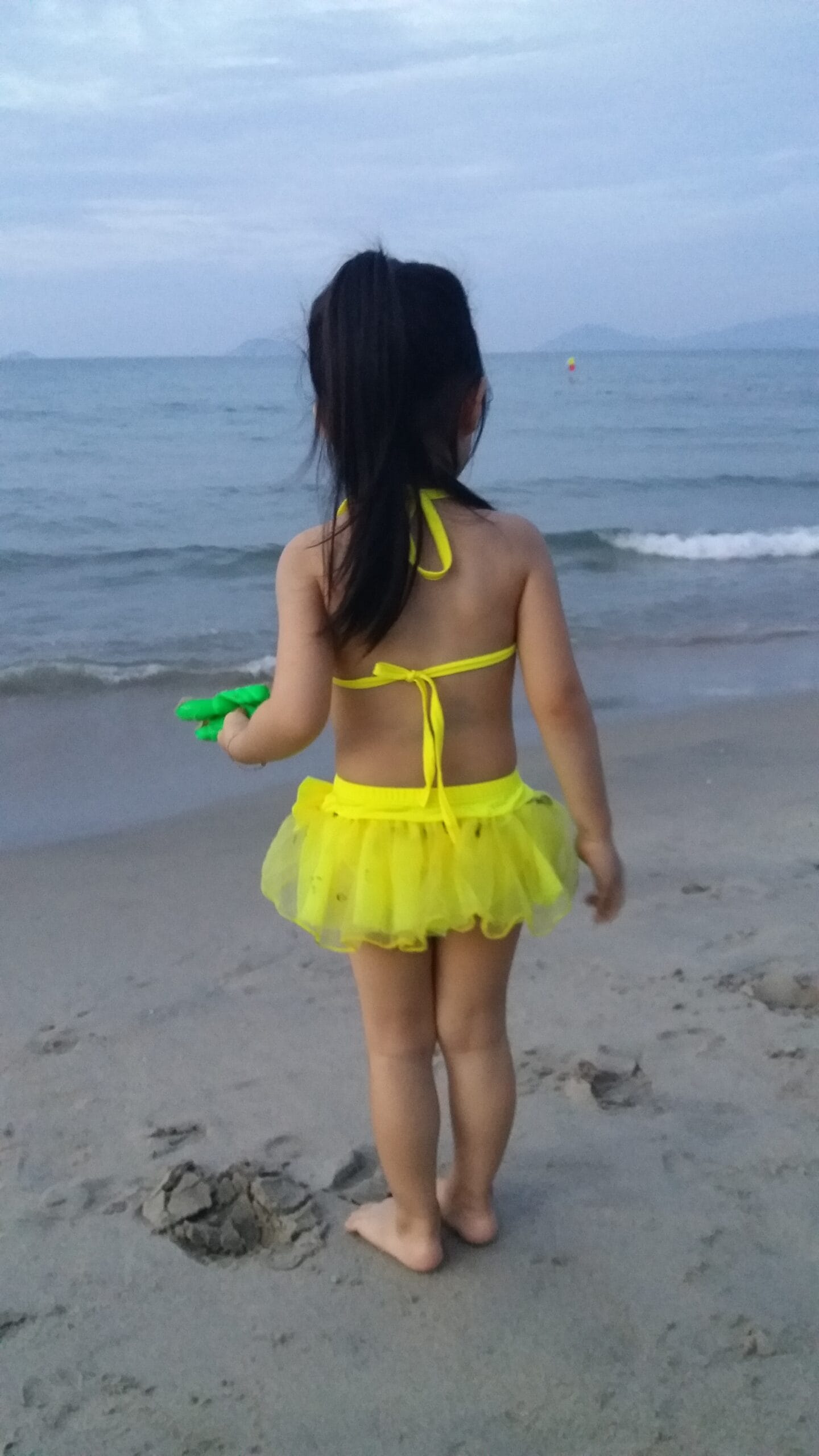safe babysitting service Da Nang caring nanny
