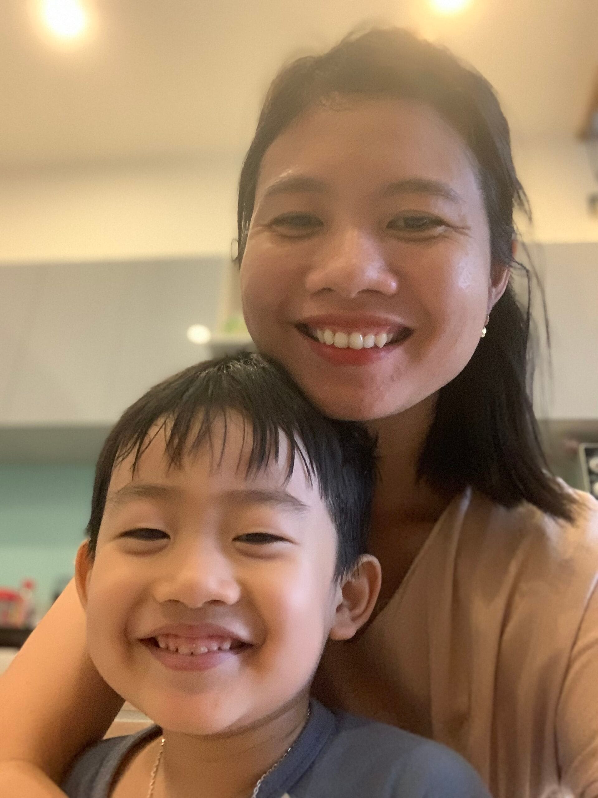 English-speaking babysitter Da Nang childcare