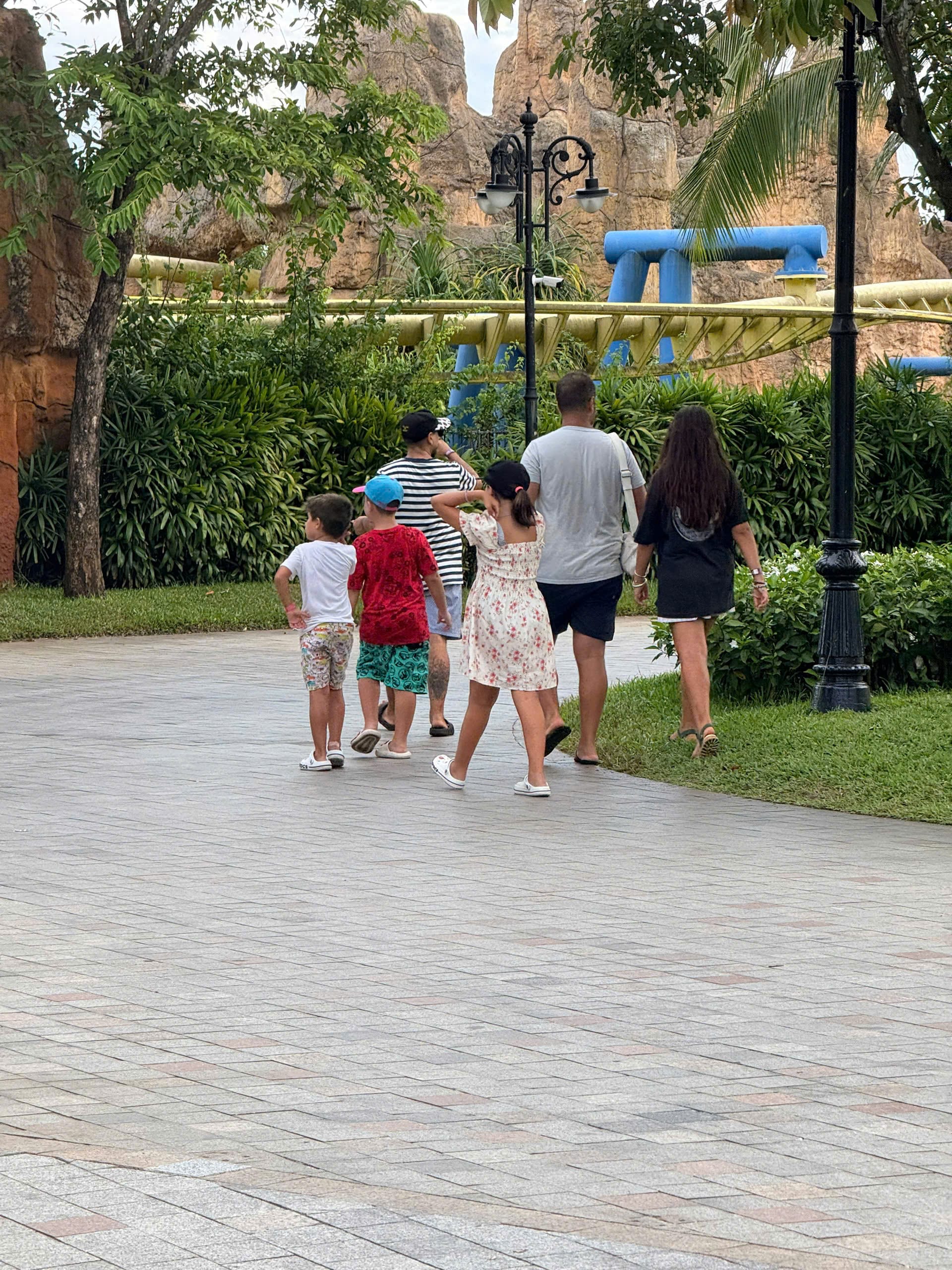 Hotel babysitting Da Nang family service