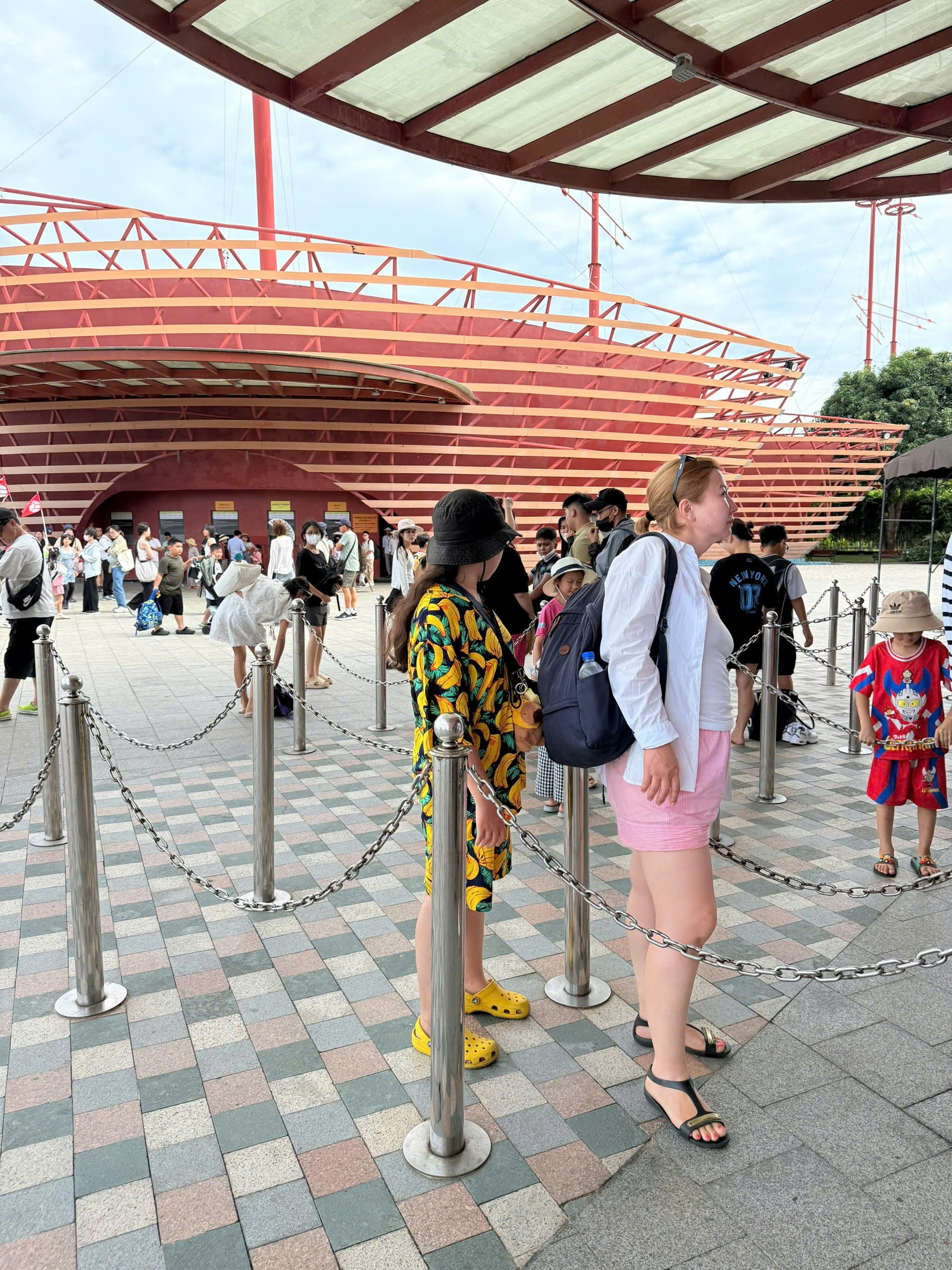 Budget-friendly babysitter in Da Nang helping a traveling family
