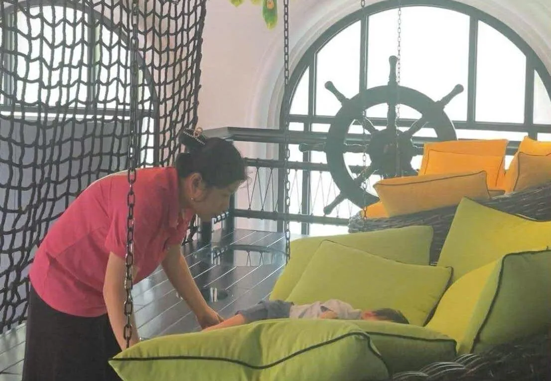 Hoi An babysitter helping a child with a calm indoor activity