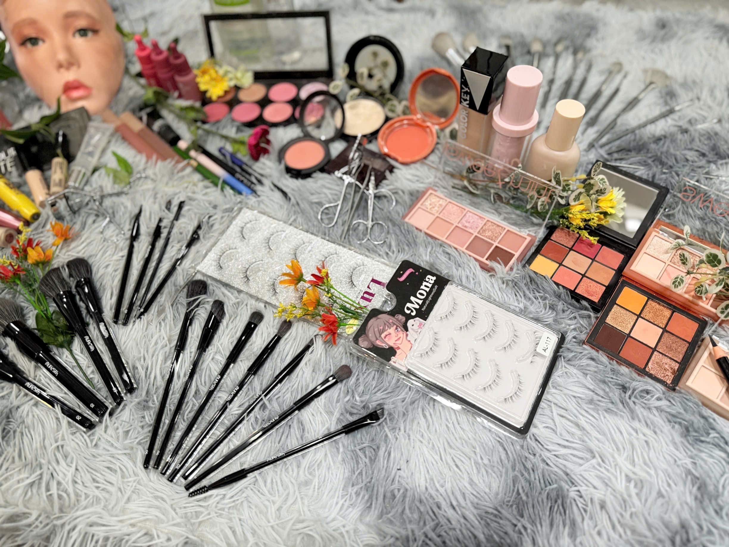 A luxury, photo-perfect activity: children “do makeup” on a paper mask like a real artist — colorful, creative, and clean