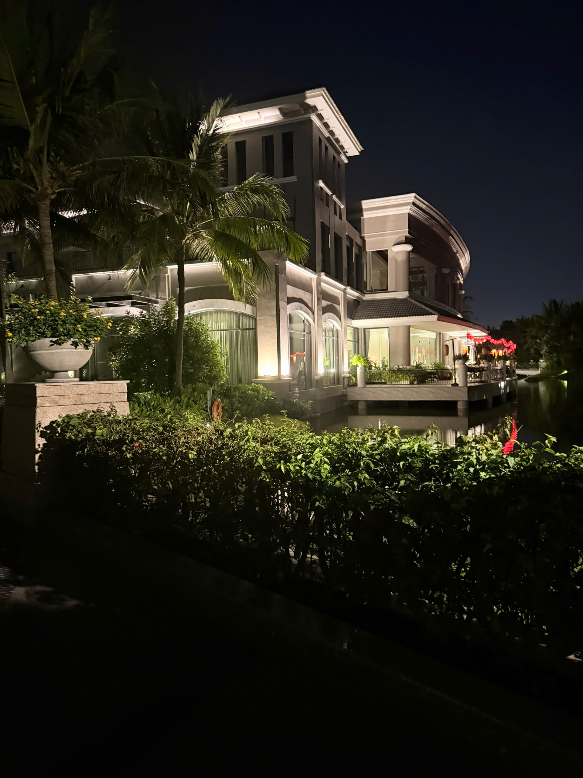 private nanny playing softly with child at da nang resort