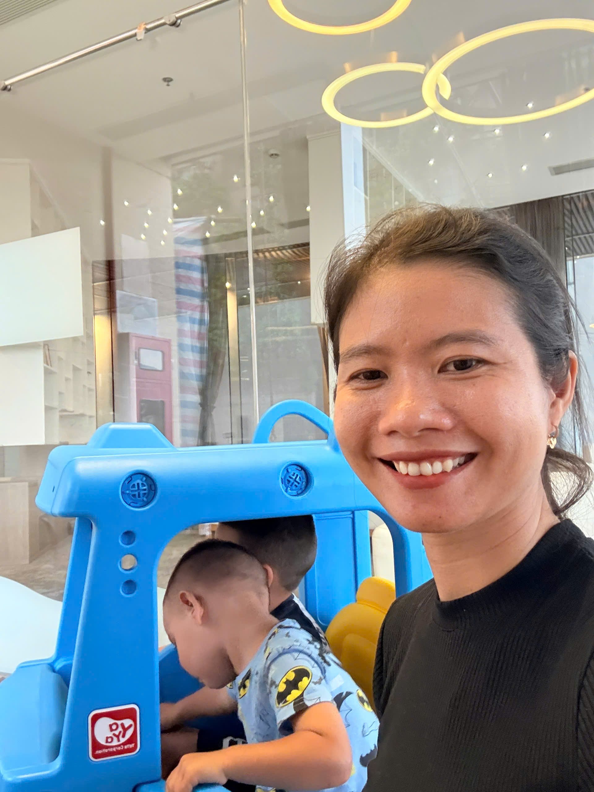 English speaking babysitter near KOI Resort and Spa Hoi An offering calm childcare for travelers