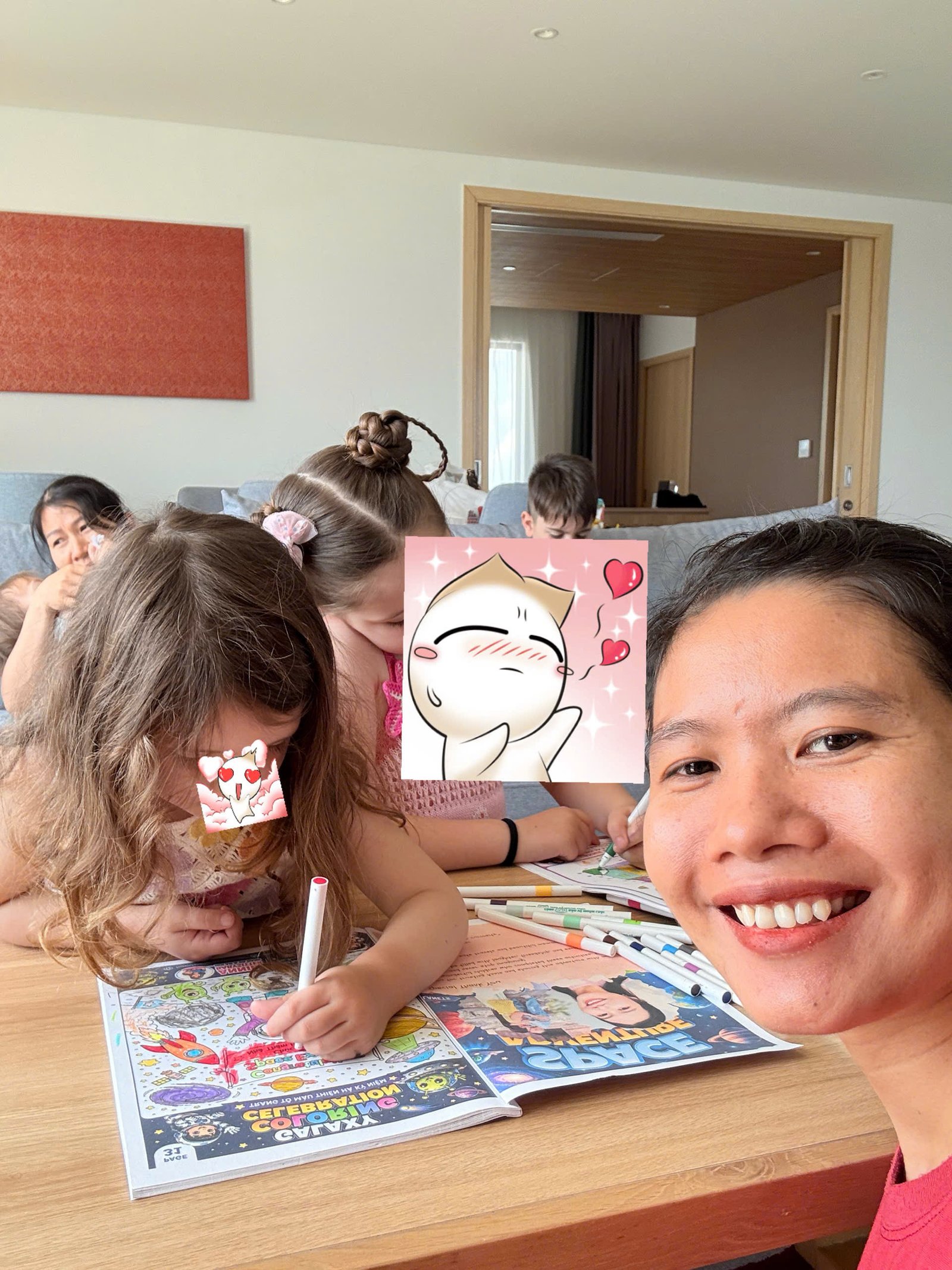 Annie babysitter supporting children with calm play activities