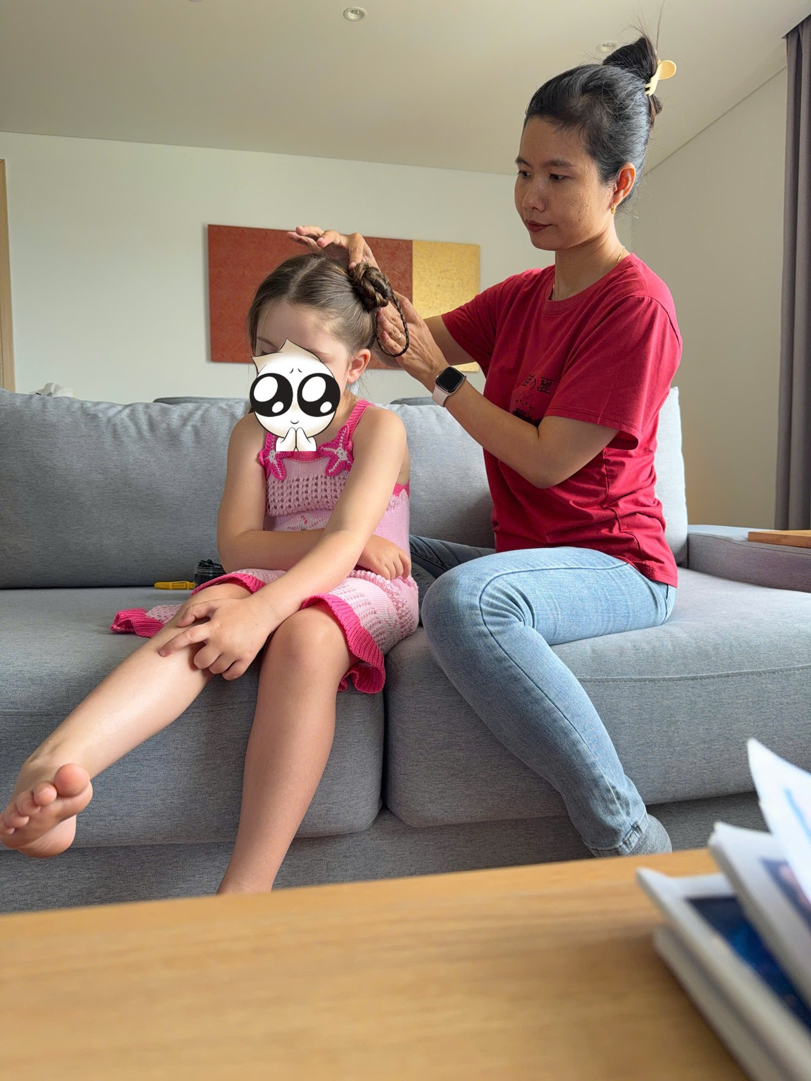 Screen-free activity support for children during private babysitting